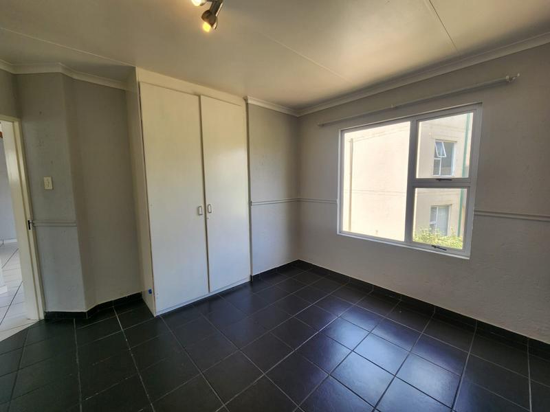To Let 2 Bedroom Property for Rent in Bromhof Gauteng