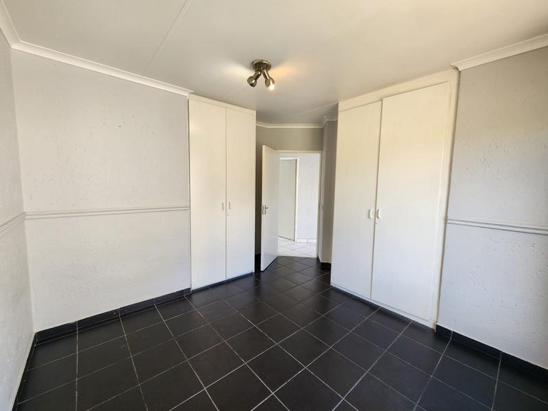 To Let 2 Bedroom Property for Rent in Bromhof Gauteng