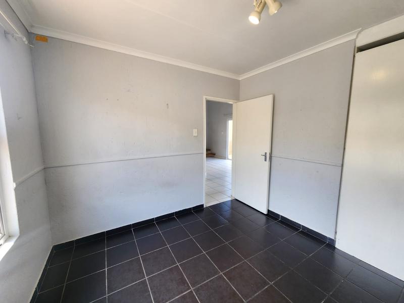 To Let 2 Bedroom Property for Rent in Bromhof Gauteng
