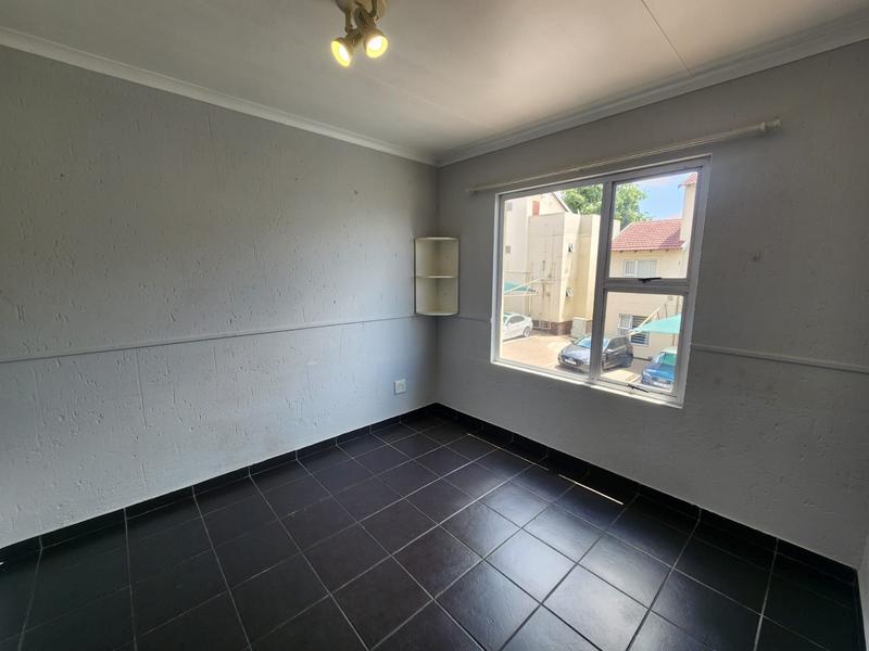 To Let 2 Bedroom Property for Rent in Bromhof Gauteng