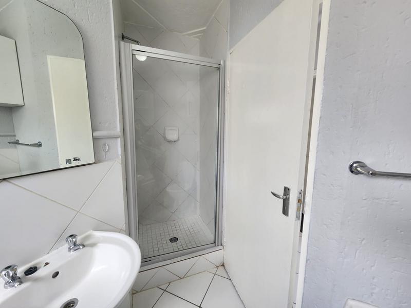 To Let 2 Bedroom Property for Rent in Bromhof Gauteng
