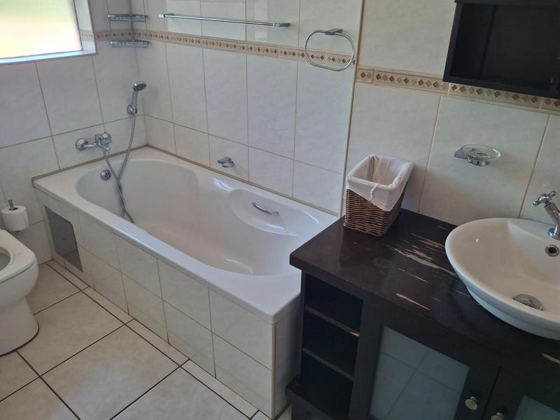 To Let 4 Bedroom Property for Rent in Parkmore Gauteng