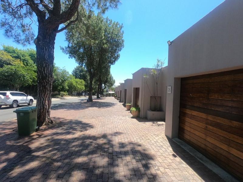 To Let 4 Bedroom Property for Rent in Parkmore Gauteng