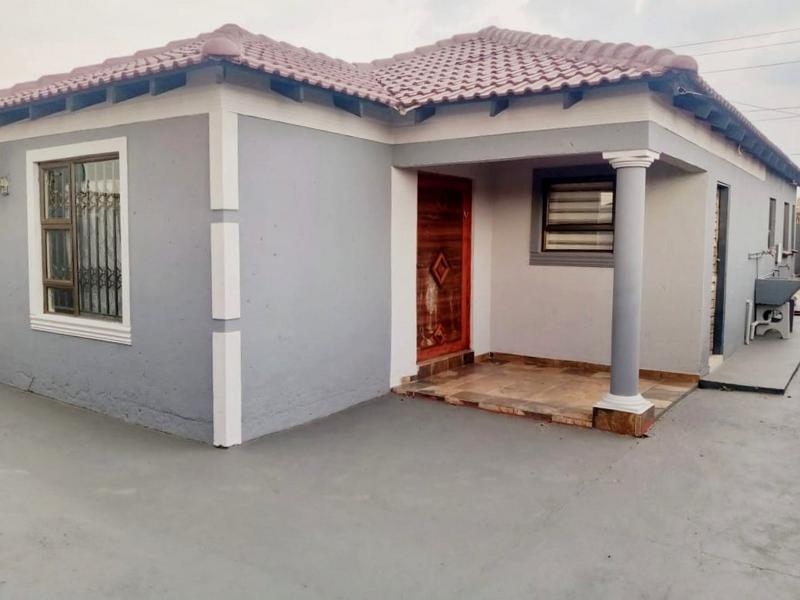 4 Bedroom Property for Sale in Protea Glen Gauteng