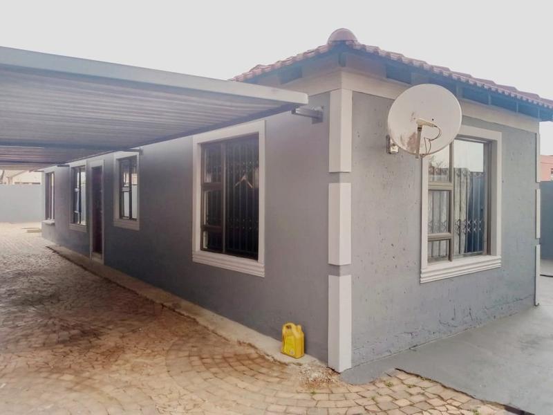 4 Bedroom Property for Sale in Protea Glen Gauteng