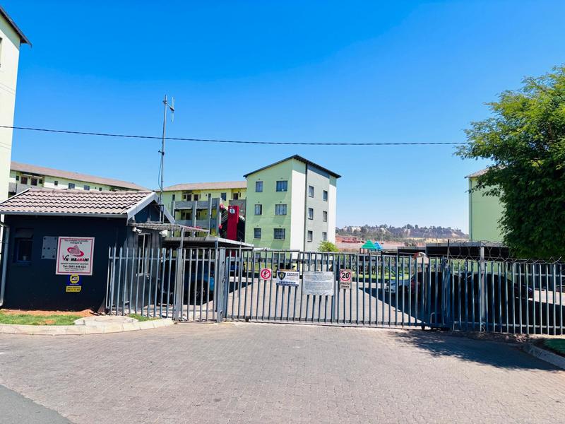 To Let 2 Bedroom Property for Rent in Fleurhof Gauteng