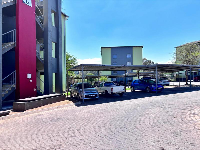 To Let 2 Bedroom Property for Rent in Fleurhof Gauteng