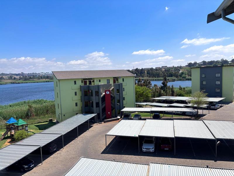 To Let 2 Bedroom Property for Rent in Fleurhof Gauteng