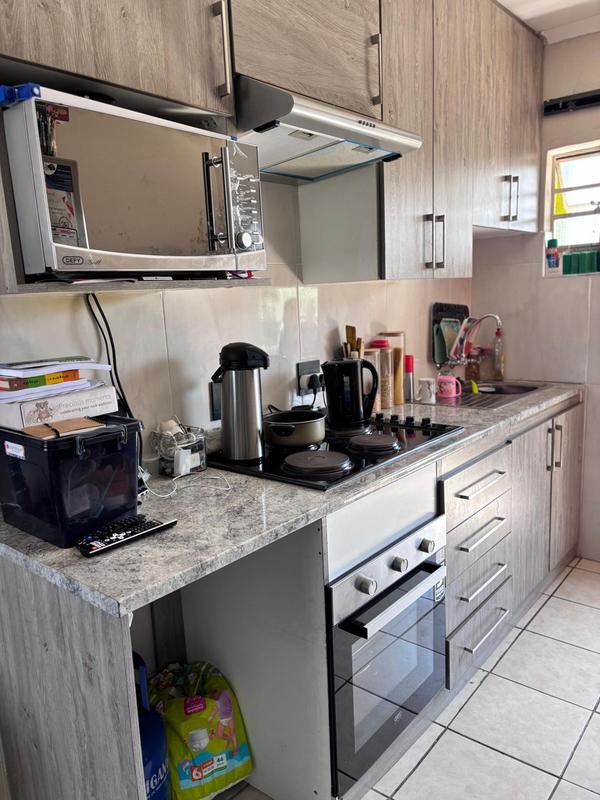 To Let 2 Bedroom Property for Rent in Fleurhof Gauteng