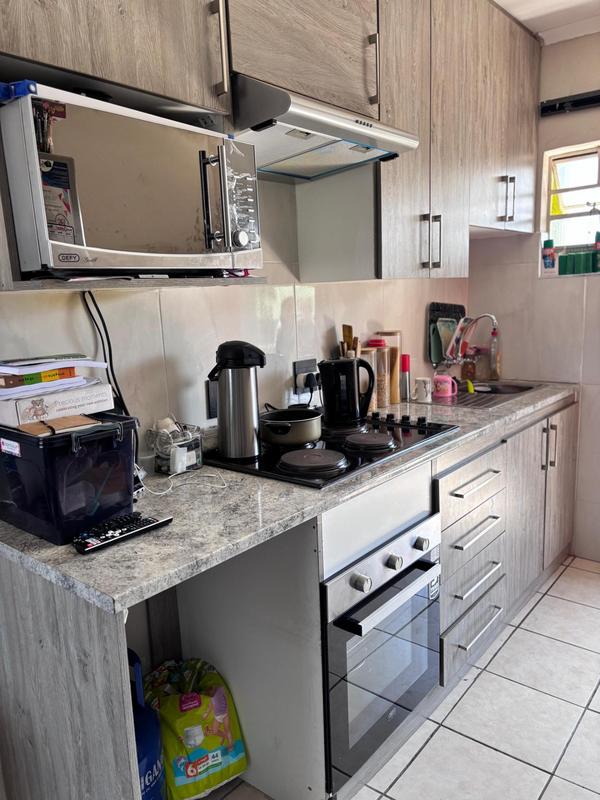 To Let 2 Bedroom Property for Rent in Fleurhof Gauteng