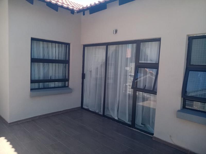 4 Bedroom Property for Sale in Strubensvallei Gauteng