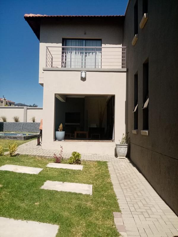 4 Bedroom Property for Sale in Strubensvallei Gauteng
