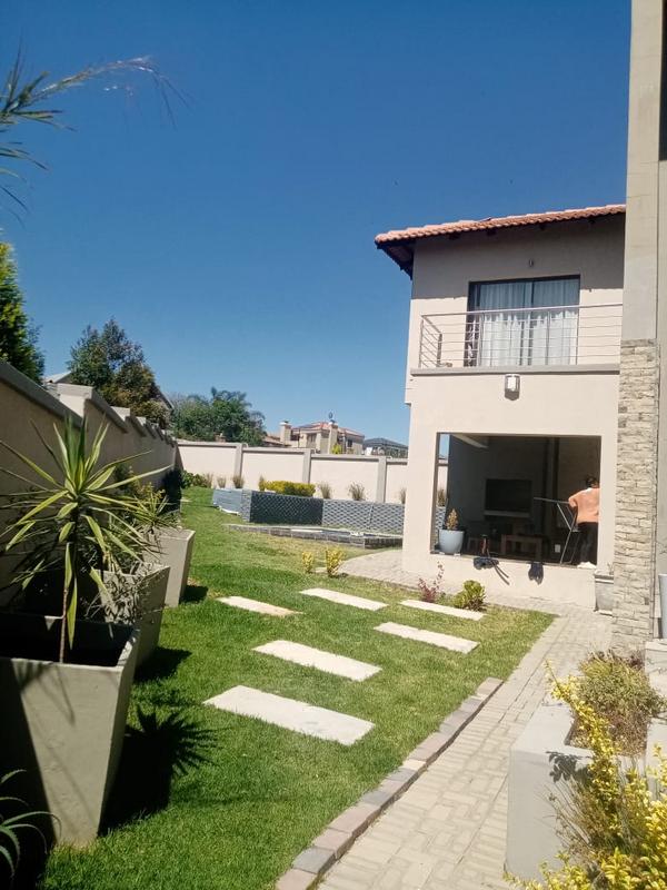 4 Bedroom Property for Sale in Strubensvallei Gauteng