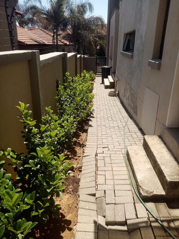4 Bedroom Property for Sale in Strubensvallei Gauteng