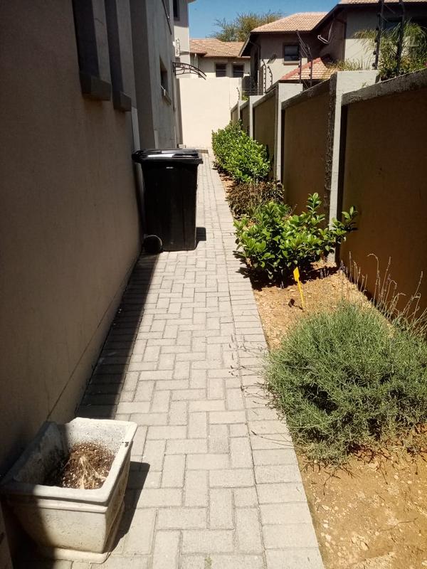 4 Bedroom Property for Sale in Strubensvallei Gauteng