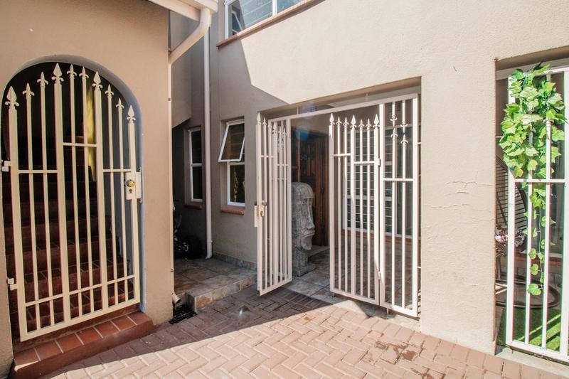 To Let 9 Bedroom Property for Rent in Van Riebeeck Park Gauteng
