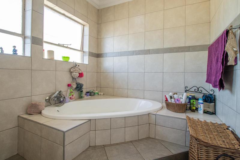 To Let 9 Bedroom Property for Rent in Van Riebeeck Park Gauteng
