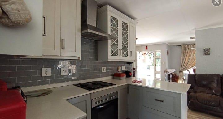 4 Bedroom Property for Sale in Douglasdale Gauteng