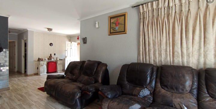 4 Bedroom Property for Sale in Douglasdale Gauteng