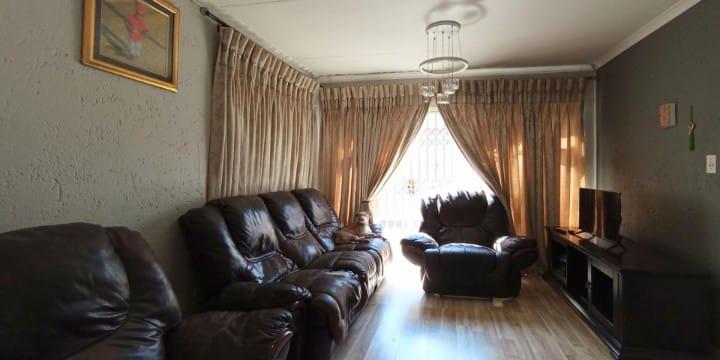 4 Bedroom Property for Sale in Douglasdale Gauteng