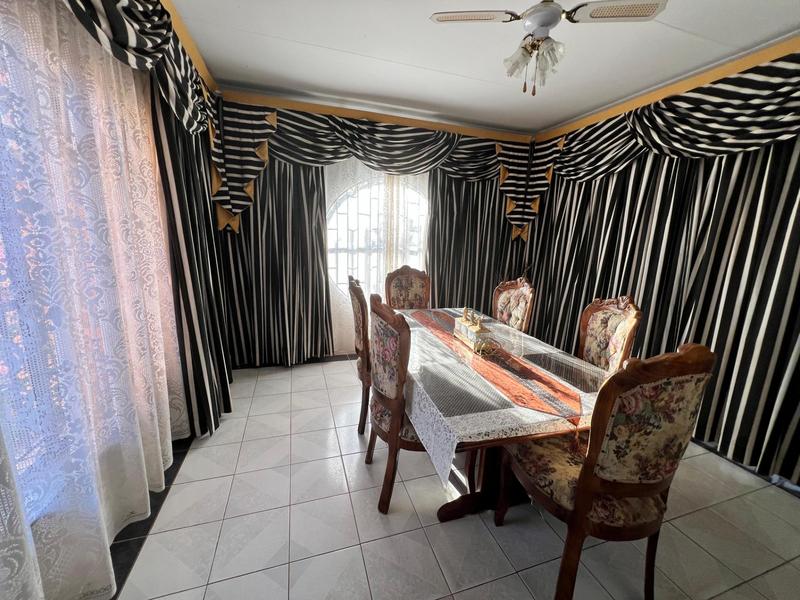 4 Bedroom Property for Sale in Laudium Gauteng