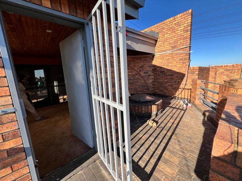 4 Bedroom Property for Sale in Laudium Gauteng