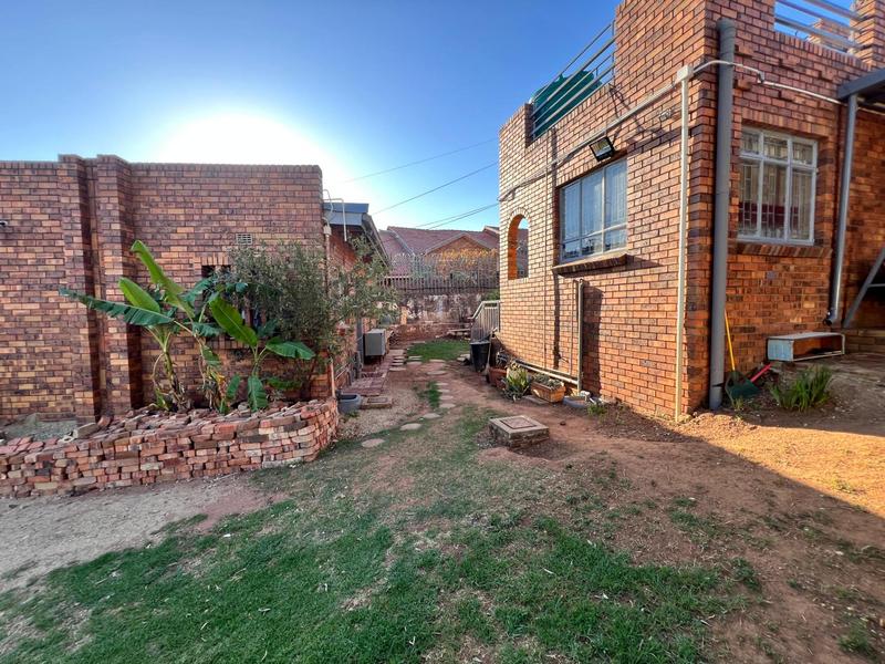 4 Bedroom Property for Sale in Laudium Gauteng