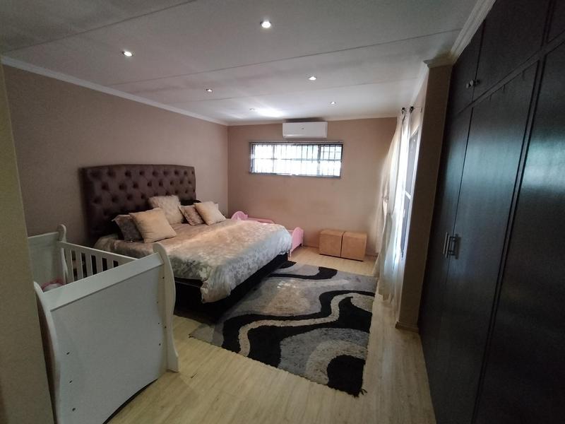 4 Bedroom Property for Sale in Wierda Park Gauteng