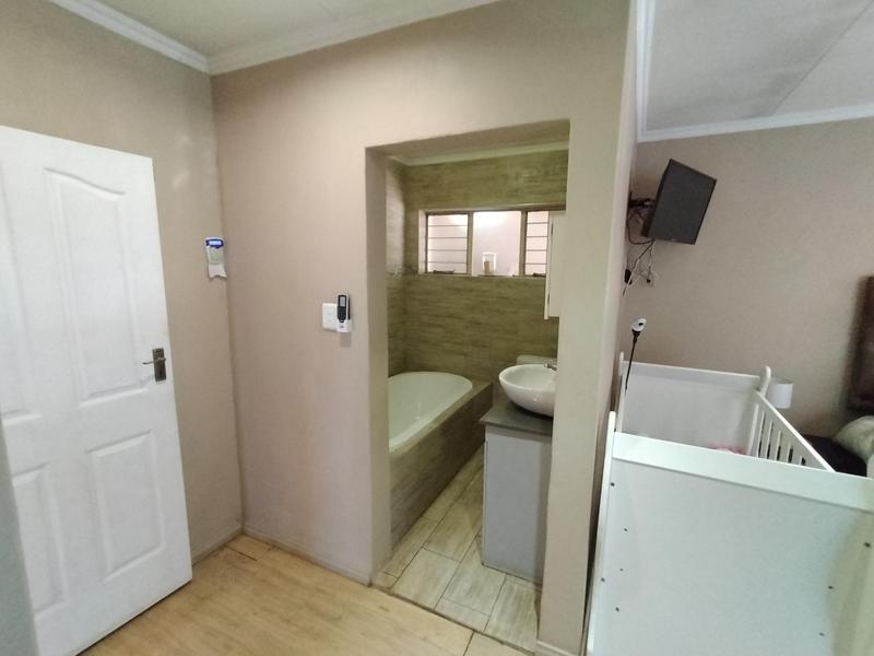 4 Bedroom Property for Sale in Wierda Park Gauteng