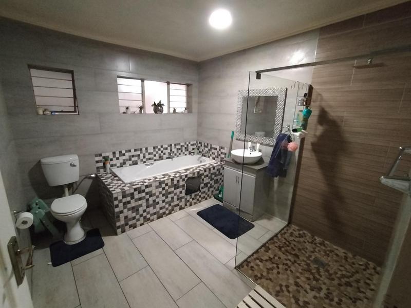 4 Bedroom Property for Sale in Wierda Park Gauteng