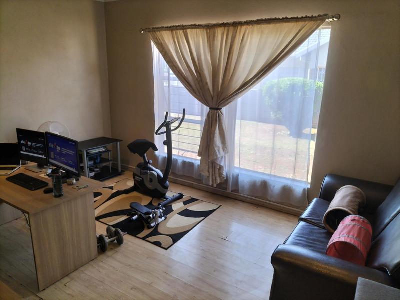 4 Bedroom Property for Sale in Wierda Park Gauteng