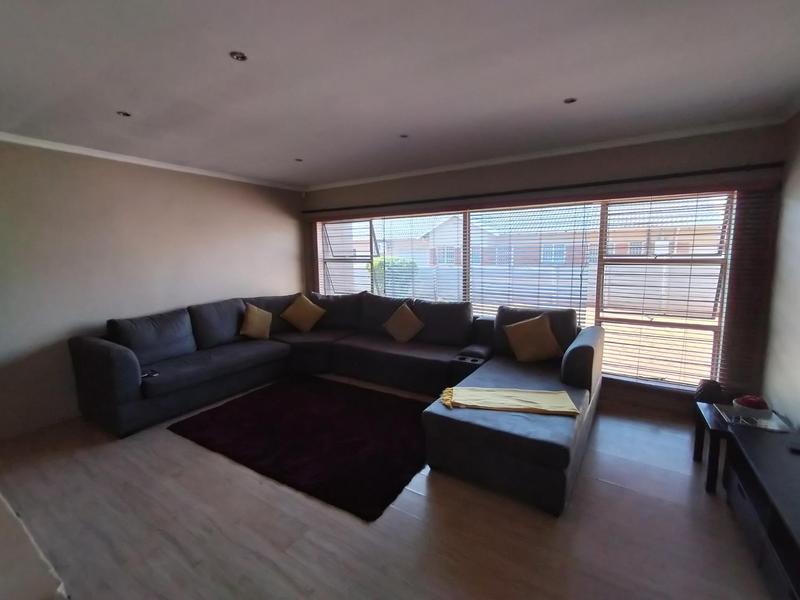 4 Bedroom Property for Sale in Wierda Park Gauteng