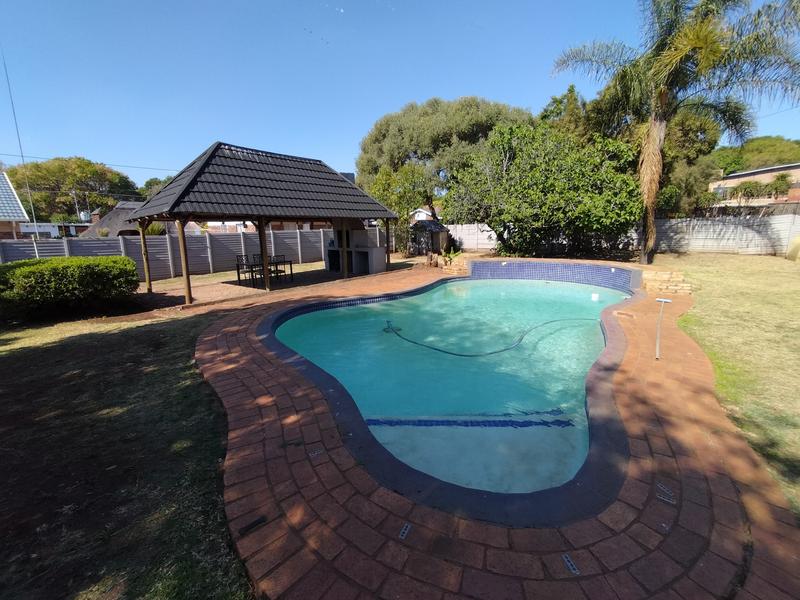 4 Bedroom Property for Sale in Wierda Park Gauteng