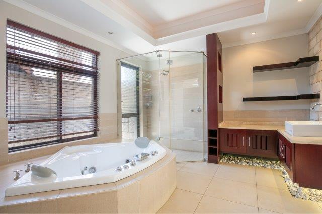 To Let 4 Bedroom Property for Rent in Dainfern Golf Estate Gauteng