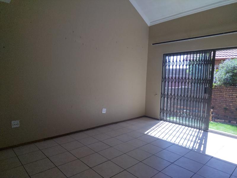 3 Bedroom Property for Sale in Wilgeheuwel Gauteng