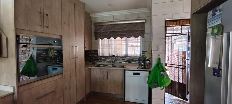 2 Bedroom Property for Sale in Norton Park Gauteng