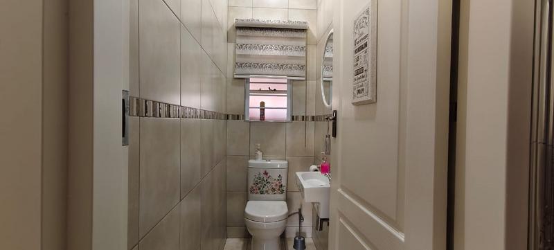 2 Bedroom Property for Sale in Norton Park Gauteng