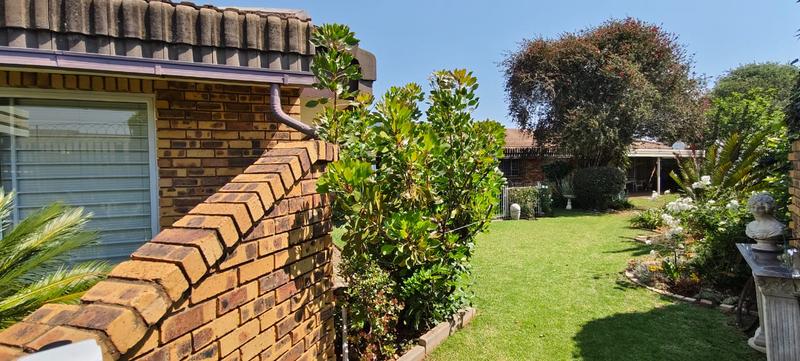 2 Bedroom Property for Sale in Norton Park Gauteng