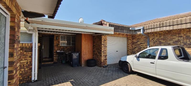 2 Bedroom Property for Sale in Norton Park Gauteng