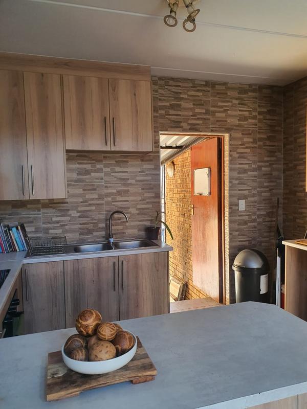 To Let 2 Bedroom Property for Rent in Honeypark Gauteng