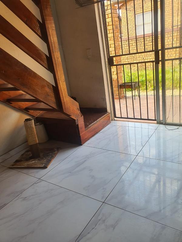 To Let 2 Bedroom Property for Rent in Honeypark Gauteng