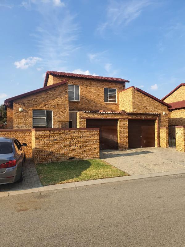 To Let 2 Bedroom Property for Rent in Honeypark Gauteng