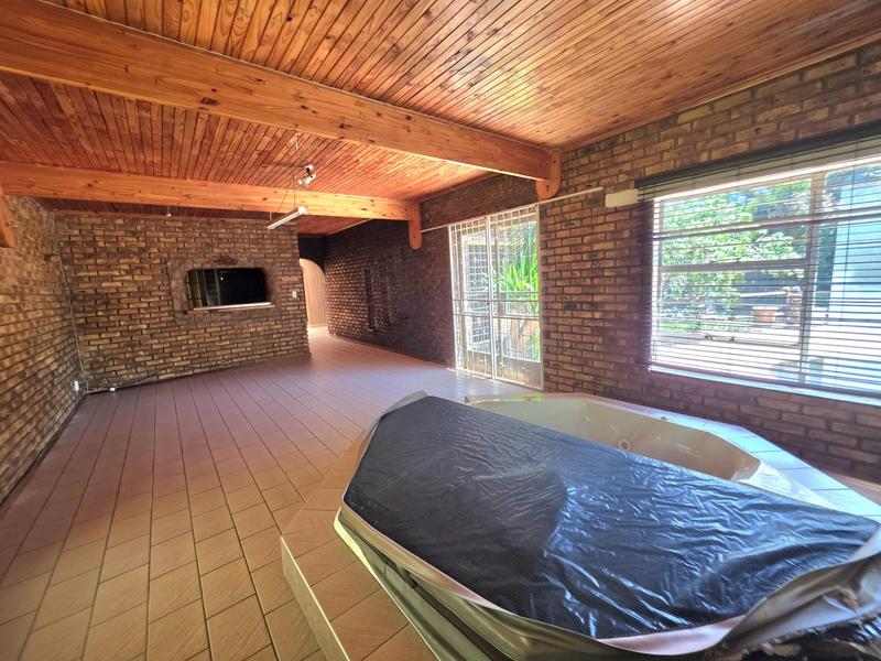 5 Bedroom Property for Sale in Freeway Park Gauteng