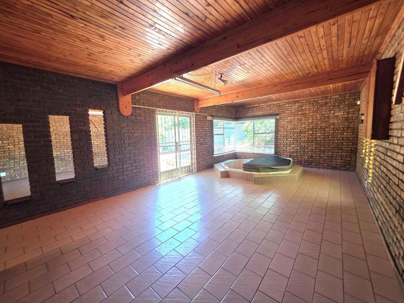 5 Bedroom Property for Sale in Freeway Park Gauteng