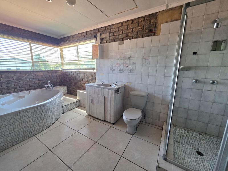5 Bedroom Property for Sale in Freeway Park Gauteng