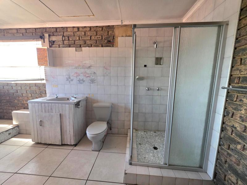 5 Bedroom Property for Sale in Freeway Park Gauteng