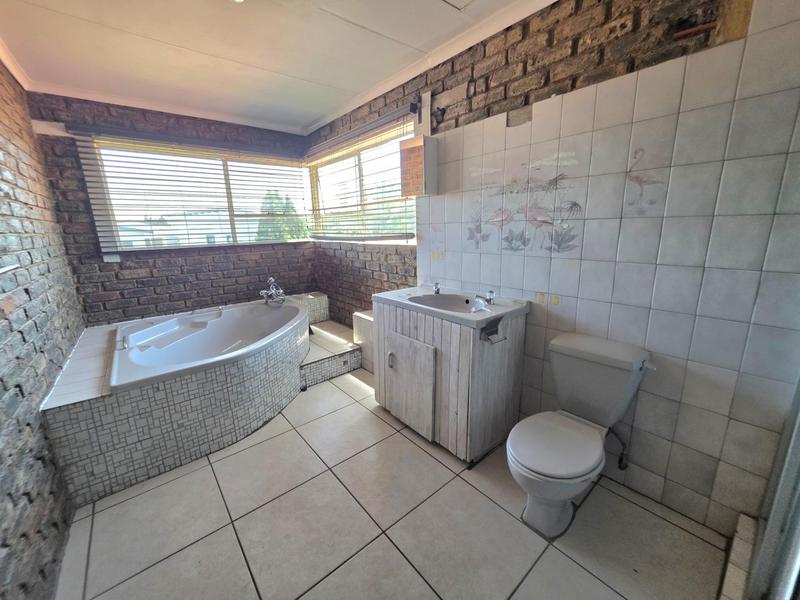 5 Bedroom Property for Sale in Freeway Park Gauteng