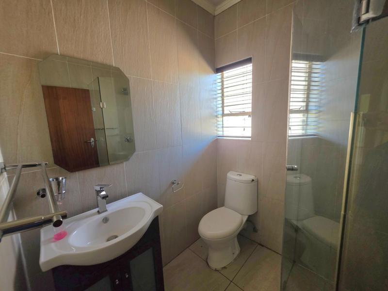 5 Bedroom Property for Sale in Freeway Park Gauteng