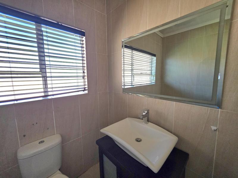 5 Bedroom Property for Sale in Freeway Park Gauteng