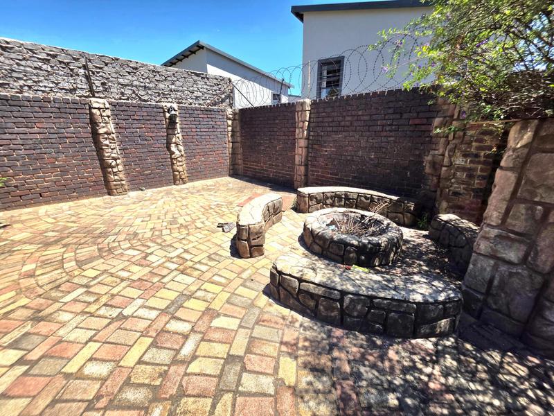 5 Bedroom Property for Sale in Freeway Park Gauteng